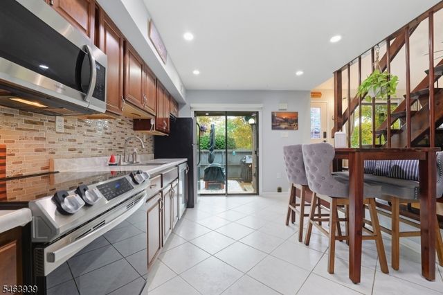 300 Gemini Dr 3C, Hillsborough Twp., NJ 08844