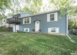 320 N 2ND Street, Le Claire, IA 52753