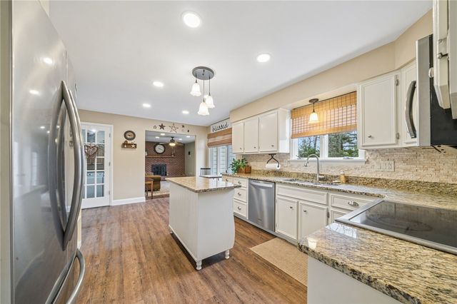 807 Cochran Drive, Hempfield Twp, PA 15601