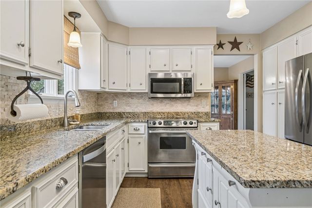 807 Cochran Drive, Hempfield Twp, PA 15601