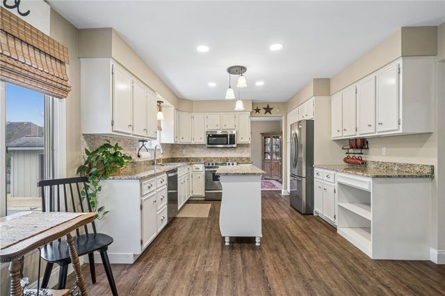 807 Cochran Drive, Hempfield Twp, PA 15601