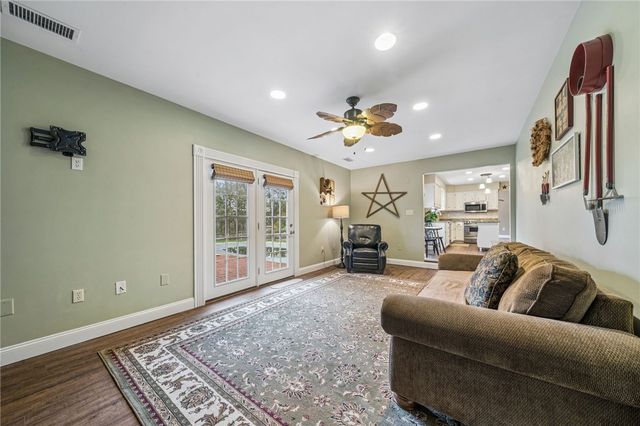 807 Cochran Drive, Hempfield Twp, PA 15601