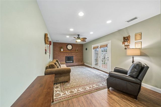 807 Cochran Drive, Hempfield Twp, PA 15601