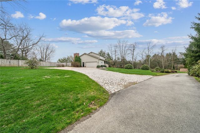 807 Cochran Drive, Hempfield Twp, PA 15601