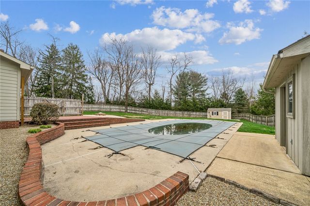 807 Cochran Drive, Hempfield Twp, PA 15601