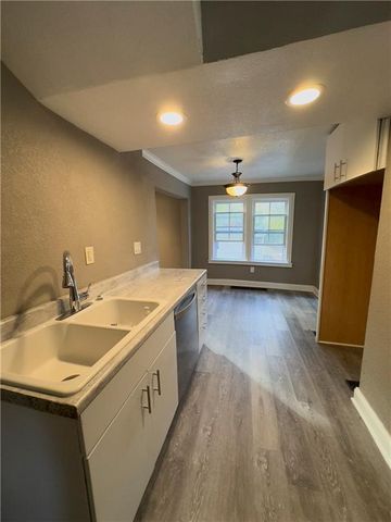 4200 E 58th Street, Kansas City, MO 64130