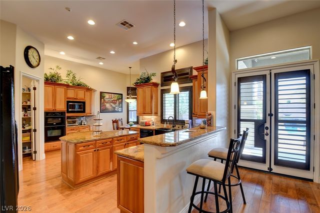 8465 Picket Ridge Court, Las Vegas, NV 89143