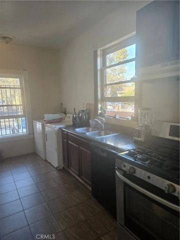 1460 W 23rd, Los Angeles, CA 90007