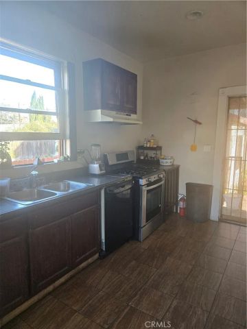1460 W 23rd, Los Angeles, CA 90007