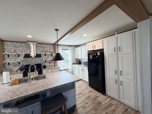 320 VALENTINE DR, Martinsburg, WV 25405