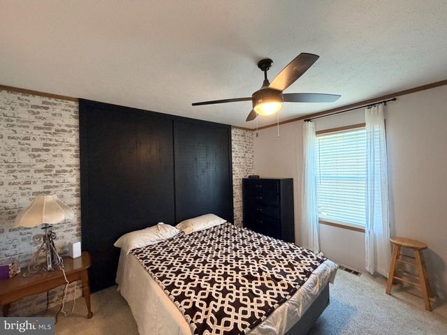 320 VALENTINE DR, Martinsburg, WV 25405