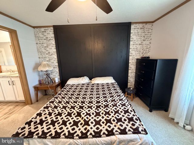 320 VALENTINE DR, Martinsburg, WV 25405