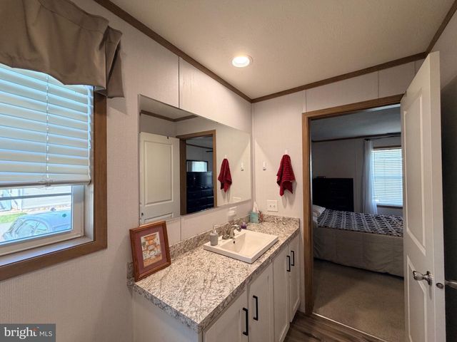 320 VALENTINE DR, Martinsburg, WV 25405