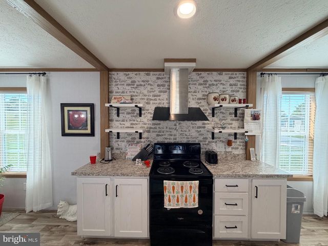 320 VALENTINE DR, Martinsburg, WV 25405