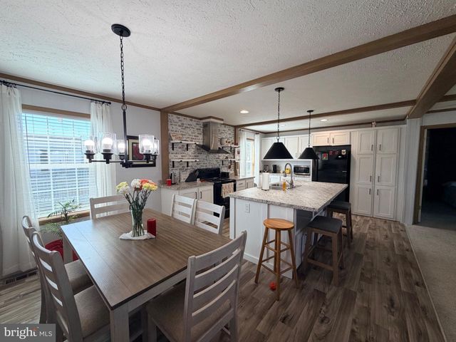 320 VALENTINE DR, Martinsburg, WV 25405