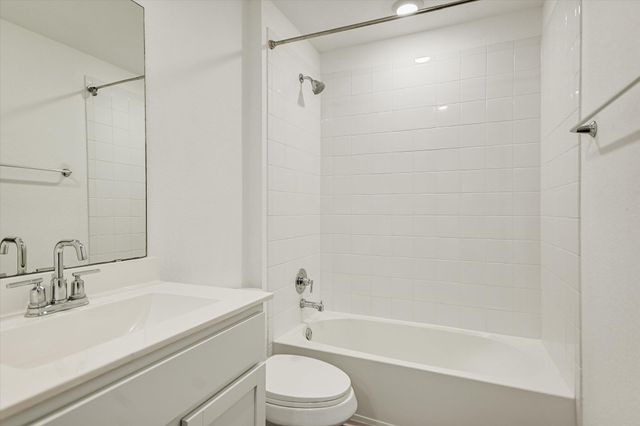 115 Sweetwater Creek LN, Hutto, TX 78634