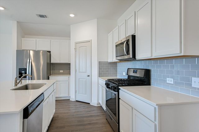 115 Sweetwater Creek LN, Hutto, TX 78634