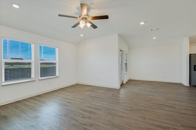 115 Sweetwater Creek LN, Hutto, TX 78634