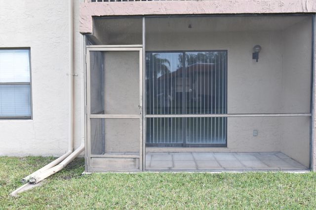 21895 Lake Forest Circle 102, Boca Raton, FL 33433