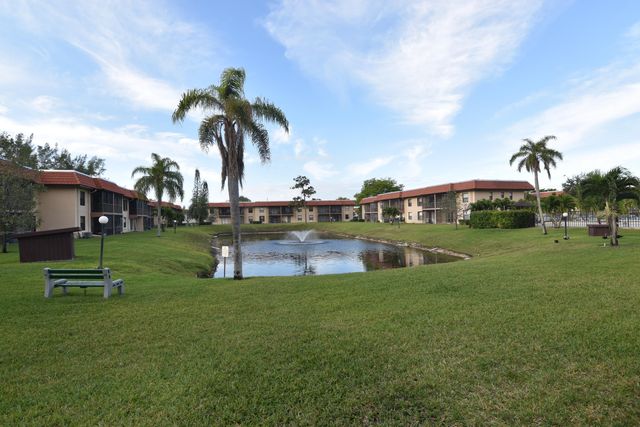 21895 Lake Forest Circle 102, Boca Raton, FL 33433
