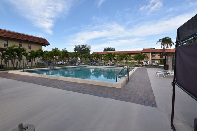 21895 Lake Forest Circle 102, Boca Raton, FL 33433