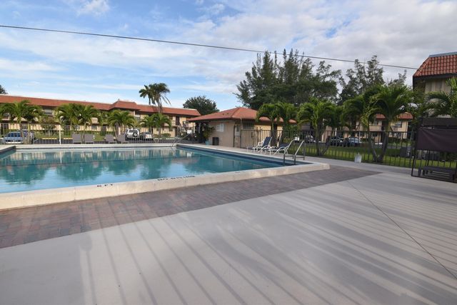 21895 Lake Forest Circle 102, Boca Raton, FL 33433