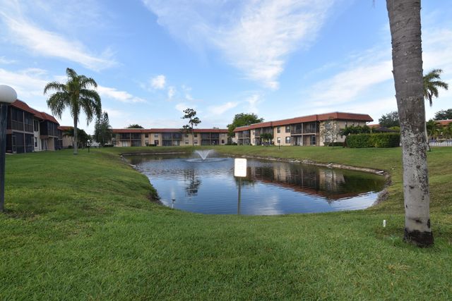 21895 Lake Forest Circle 102, Boca Raton, FL 33433