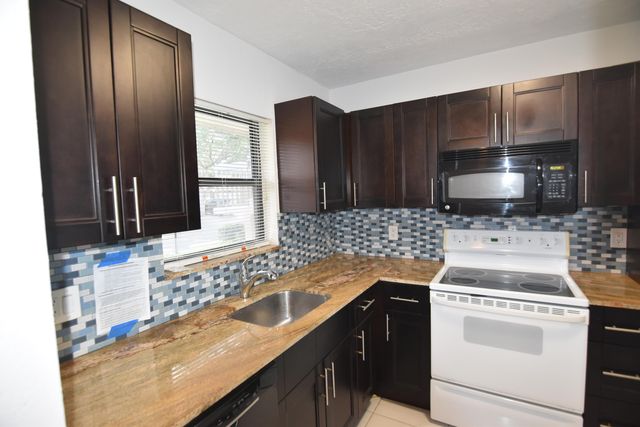 21895 Lake Forest Circle 102, Boca Raton, FL 33433