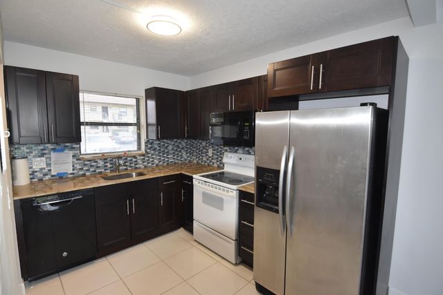 21895 Lake Forest Circle 102, Boca Raton, FL 33433