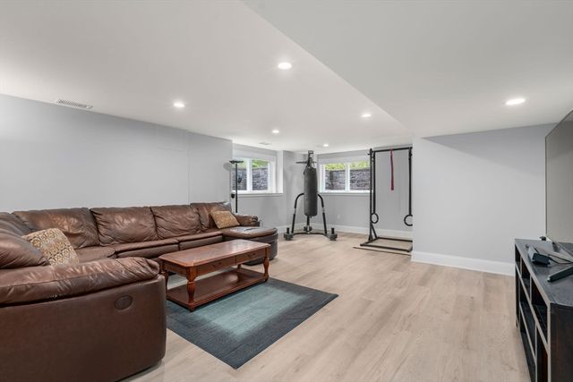 55 Oakdale Ave, Weston, MA 02493