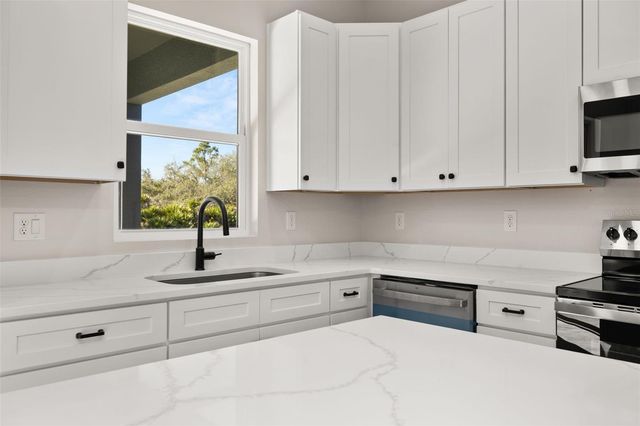 3021 W KENOSHA ROAD, Avon Park, FL 33825