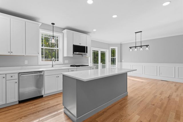 17 Bernice Street, Hooksett, NH 03106
