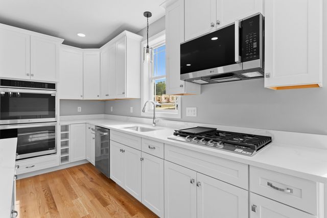 17 Bernice Street, Hooksett, NH 03106