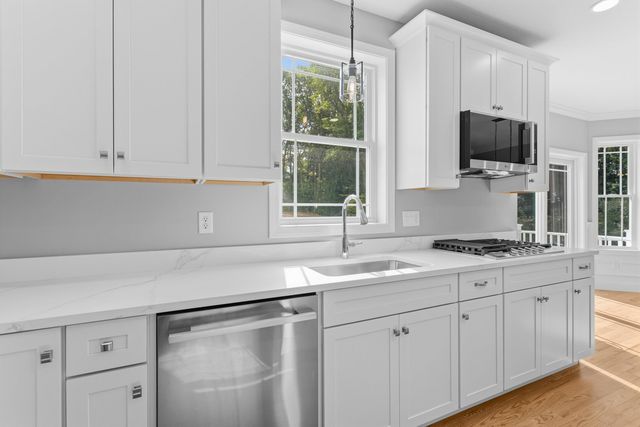 17 Bernice Street, Hooksett, NH 03106