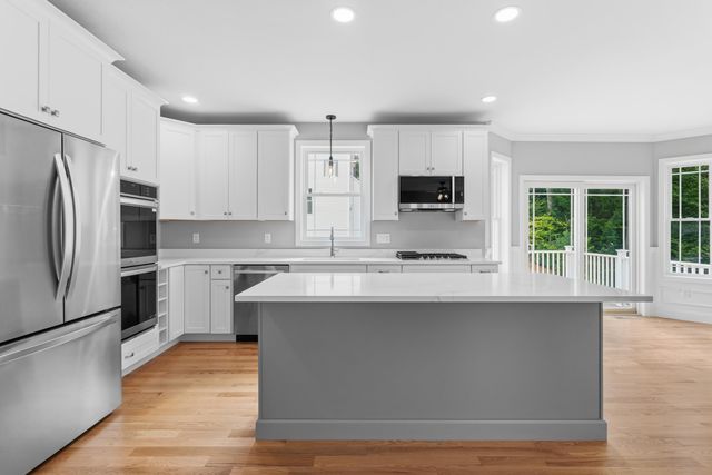 17 Bernice Street, Hooksett, NH 03106