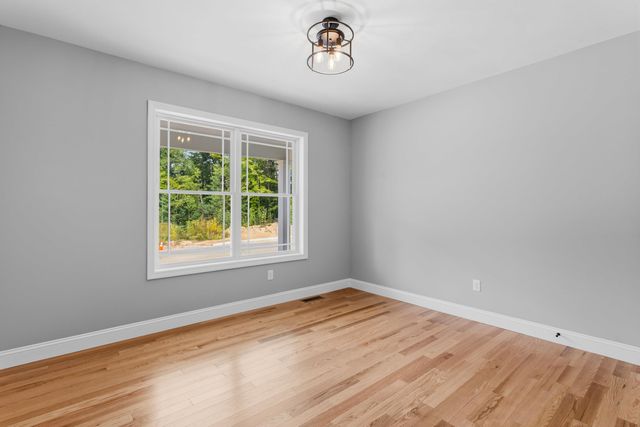 17 Bernice Street, Hooksett, NH 03106