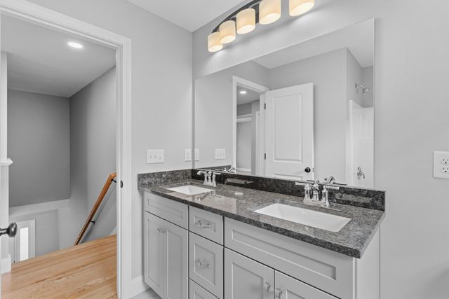 17 Bernice Street, Hooksett, NH 03106