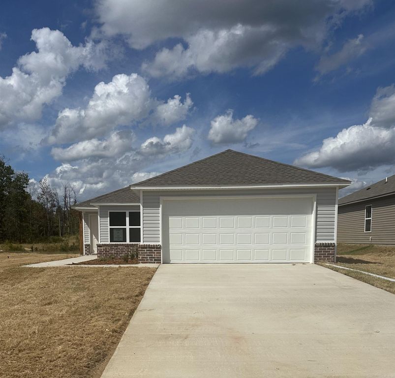 8104 Chesapeake Trail, Bauxite, AR 72011
