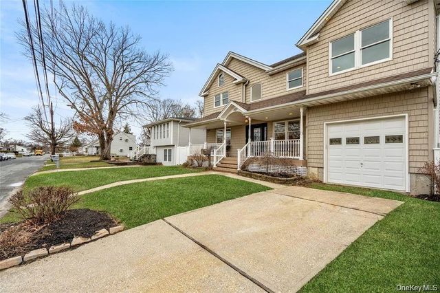 303 Sherbrooke Road, Lindenhurst, NY 11757