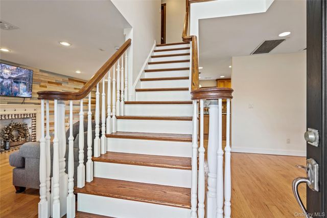 303 Sherbrooke Road, Lindenhurst, NY 11757