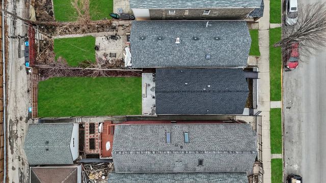 1040 W 34th Place, Chicago, IL 60608