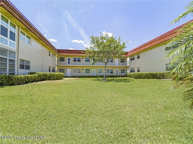 66 Woodland Drive 203, Vero Beach, FL 32962