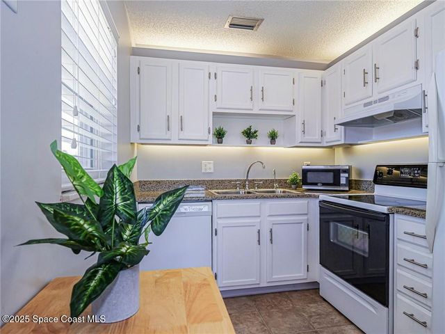 66 Woodland Drive 203, Vero Beach, FL 32962