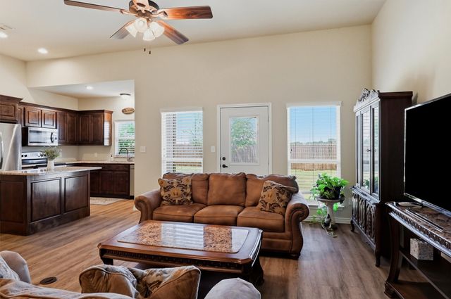 816 E Northside Drive, Pilot Point, TX 76258