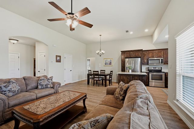 816 E Northside Drive, Pilot Point, TX 76258