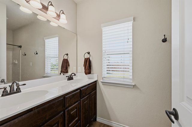 816 E Northside Drive, Pilot Point, TX 76258
