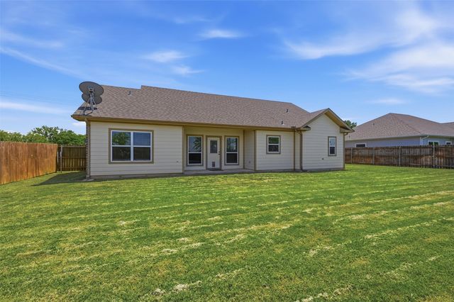 816 E Northside Drive, Pilot Point, TX 76258