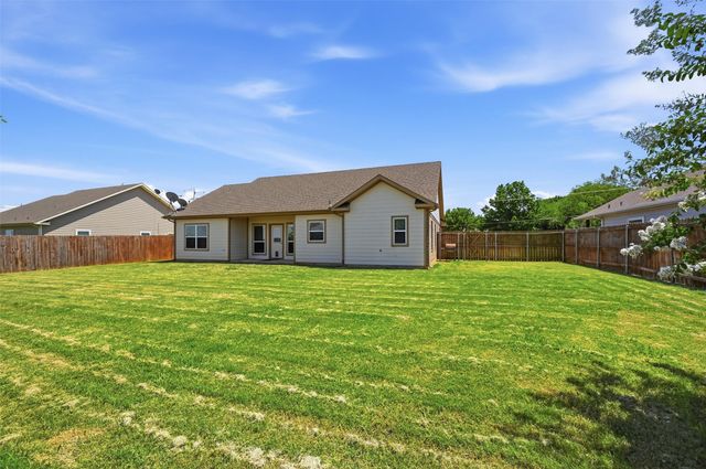 816 E Northside Drive, Pilot Point, TX 76258