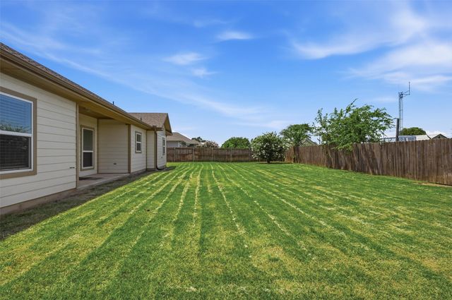 816 E Northside Drive, Pilot Point, TX 76258