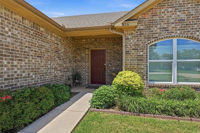 816 E Northside Drive, Pilot Point, TX 76258